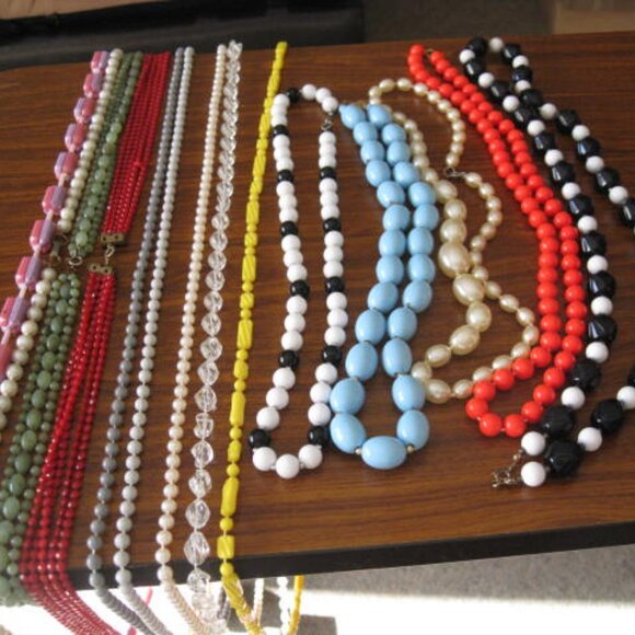 Lot of 14 Vintage Plastic Necklaces - Picture 1 of 11